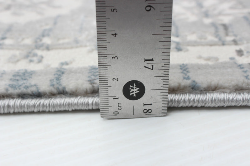 Carpette Shaleigh grisecrème 5 pi 3 po x 7 pi 3 po