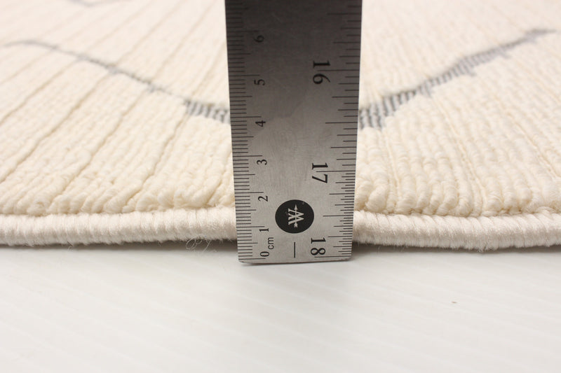 Carpette Kimi ivoire 5 pi 3 po x 7 pi 7 po