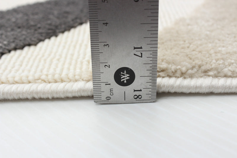 Carpette Nikkos taupe 4 pi 7 po x 6 pi 7 po