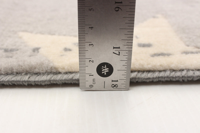 Carpette Ira gris clair 2 pi 8 po x 4 pi 11 po