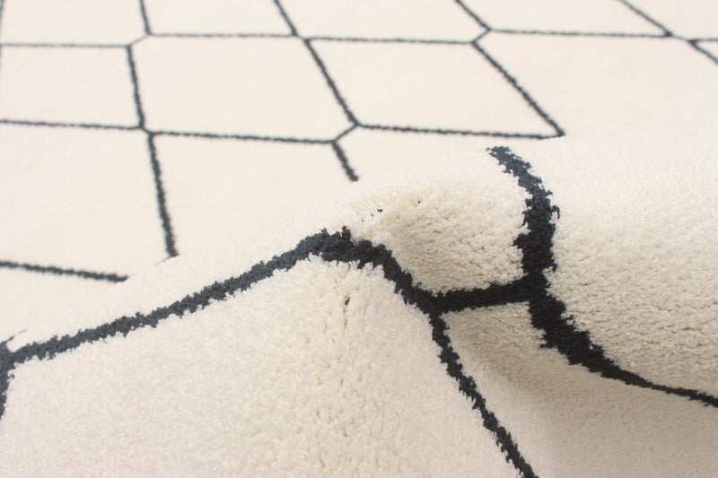 Carpette August blanchebleu marine 6 pi 7 po x 9 pi 6 po