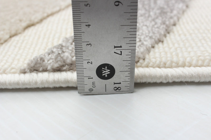 Carpette Nikkos ivoire 4 pi 7 po x 6 pi 7 po