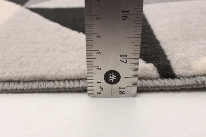 Carpette Nuria noire 2 pi 8 po x 4 pi 11 po