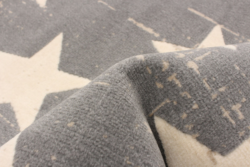 Carpette Ira grise 2 pi 8 po x 4 pi 11 po