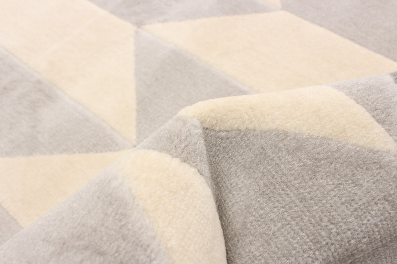 Carpette Zima grise 2 pi 8 po x 4 pi 11 po