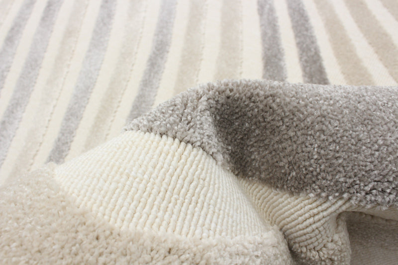 Carpette Nikkos ivoire 5 pi 3 po x 7 pi 7 po