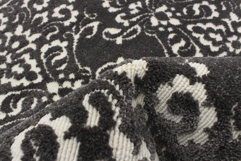Carpette Caledonia grise 2 pi 8 po x 4 pi 11 po