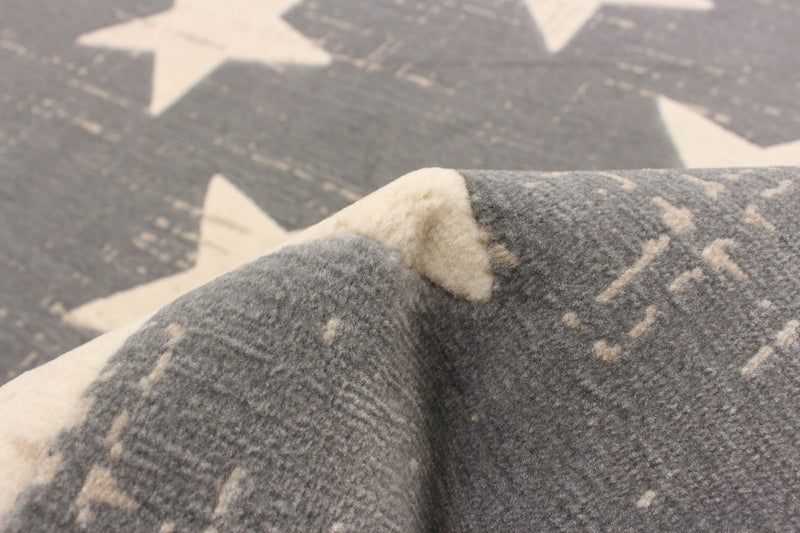 Carpette Ira grise 4 pi 7 po x 6 pi 7 po