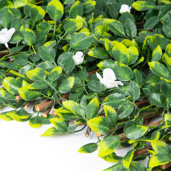 Treillis de saule extensible 36 po x 72 po avec feuilles de rose blanche artificielles