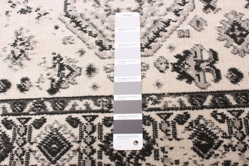 Carpette Jedda grise 2 pi 8 po x 4 pi 11 po