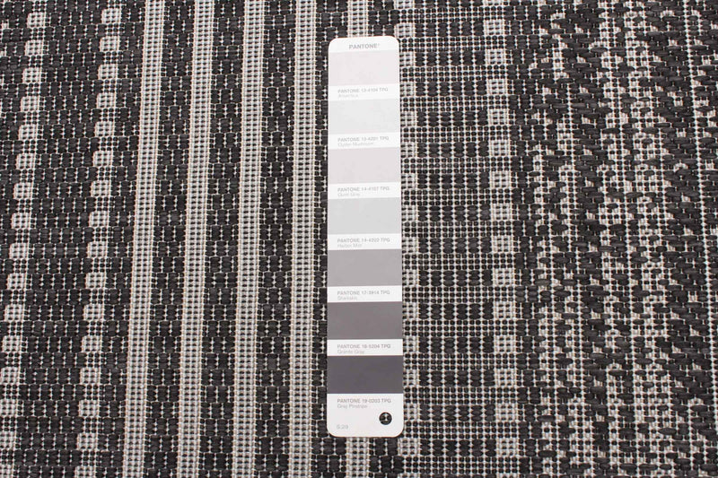 Carpette Wileen noire - 2 pi 2 po x 6 pi 7 po