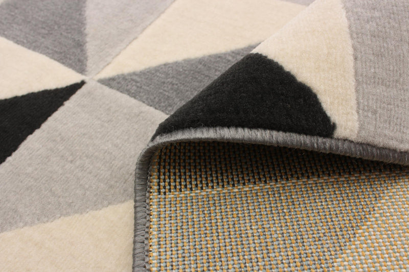 Carpette Nuria noire 2 pi 8 po x 4 pi 11 po