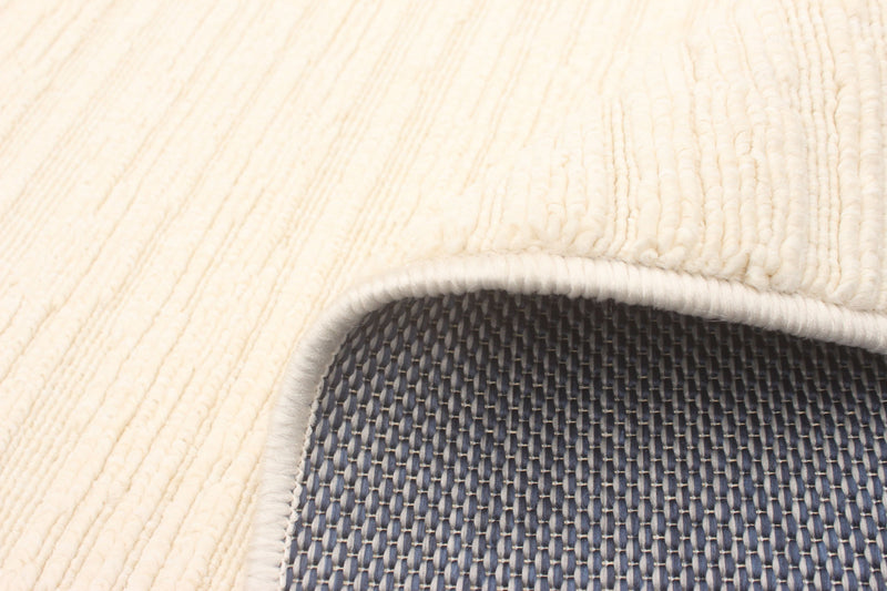 Carpette Eadda ivoire 2 pi 8 po x 4 pi 11 po