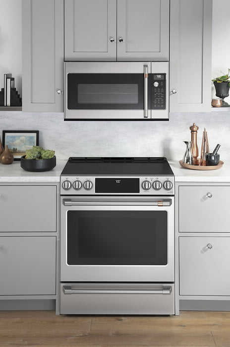 Cuisinière intelligente électrique Café de 5,7 pi³ avec convection européenne véritable et grilles autonettoyantes - acier inoxydable - CCES700P2MS1