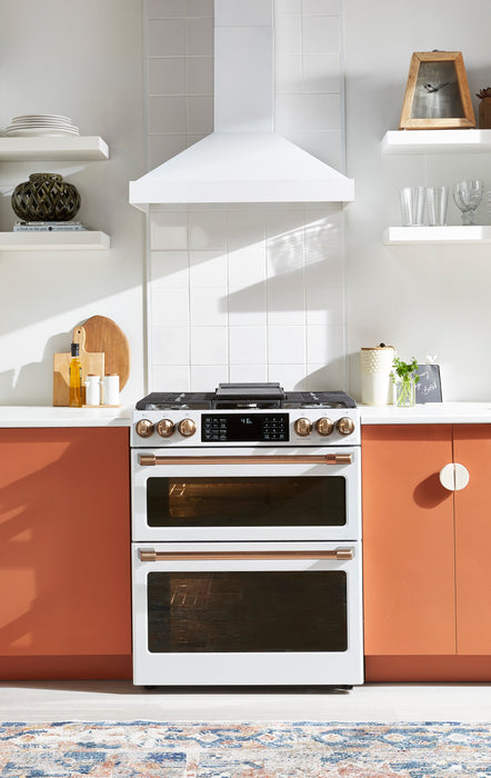 Cuisinière intelligente à gaz Café de 5,6 pi³ avec convection européenne véritable et grilles autonettoyantes - blanc mat - CCGS700P4MW2