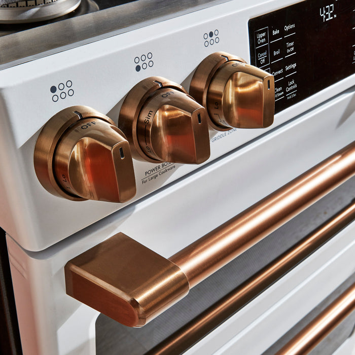 Cuisinière intelligente à gaz Café de 5,6 pi³ avec convection européenne véritable et grilles autonettoyantes - blanc mat - CCGS700P4MW2