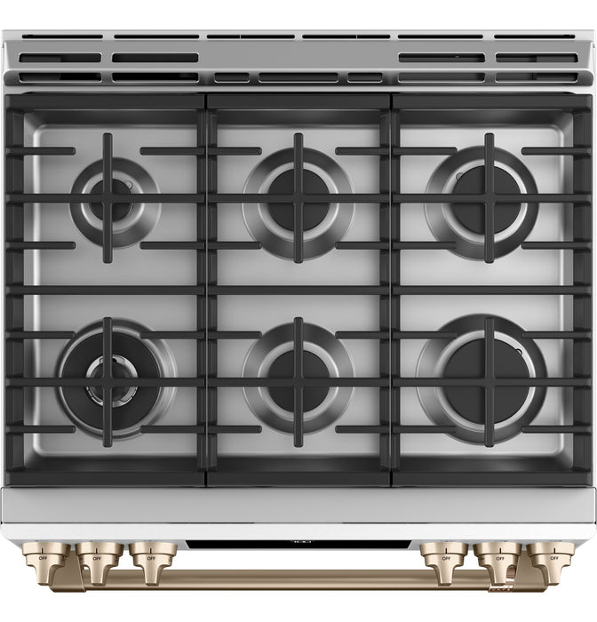 Cuisinière intelligente à gaz Café de 5,6 pi³ avec convection européenne véritable et grilles autonettoyantes - blanc mat - CCGS700P4MW2