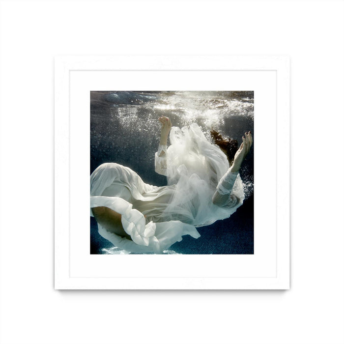 Œuvre d’art murale encadrée blanche et mate « Float 3 » 36 x 36