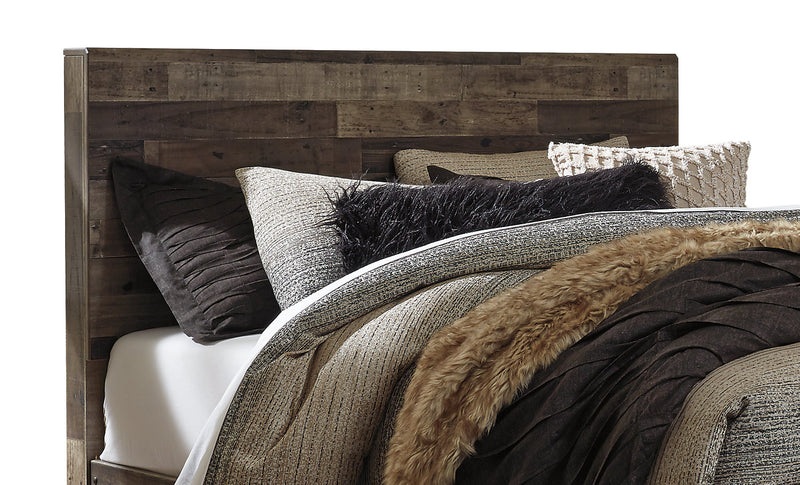 Ensemble de chambre à coucher Derekson 5 pièces avec lit à panneau, commode et miroir, gris - format grand lit