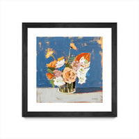 Œuvre d’art murale encadrée noire et mate « Peach And White Bouquet » 30 x 30