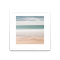 Œuvre d’art murale encadrée blanche et mate « Beach, Sea, Sky » 30 x 30