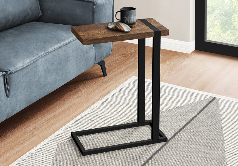 Table d'appoint en métal noir et d’apparence bois recyclé brun