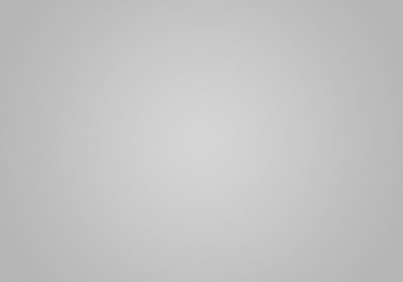 Table d’appoint en métal argenté avec verre trempé