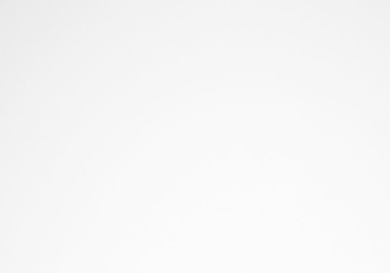 Table d'appoint blanche, métal argenté et verre trempé