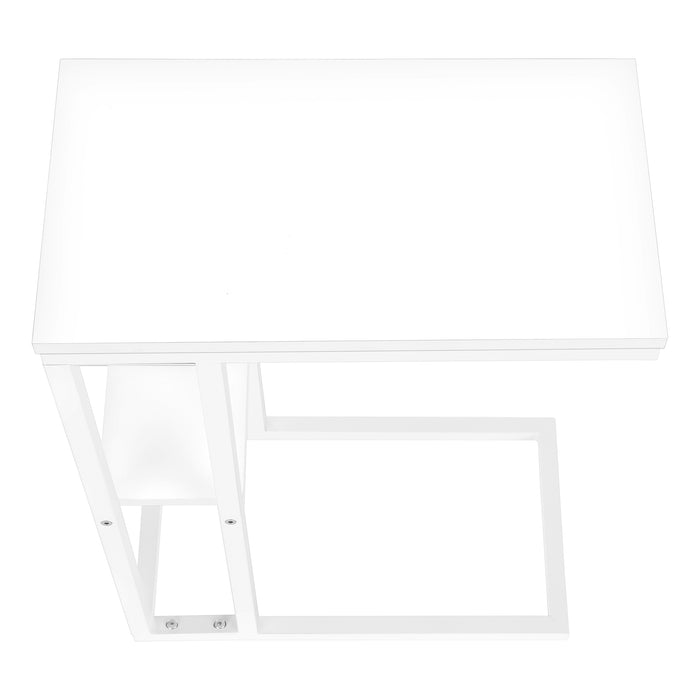 Table d’appoint blanche et métal blanc