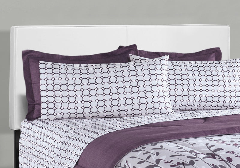 Grand lit d’apparence cuir blanc