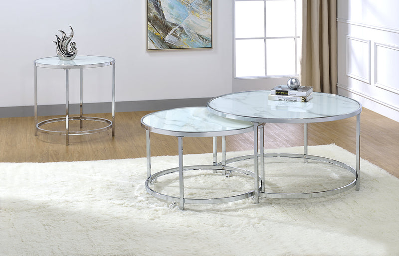 Table de bout ronde somptueuse Josie de 24 po avec dessus en verre et roulettes - imitation de marbre gris avec pattes en métal