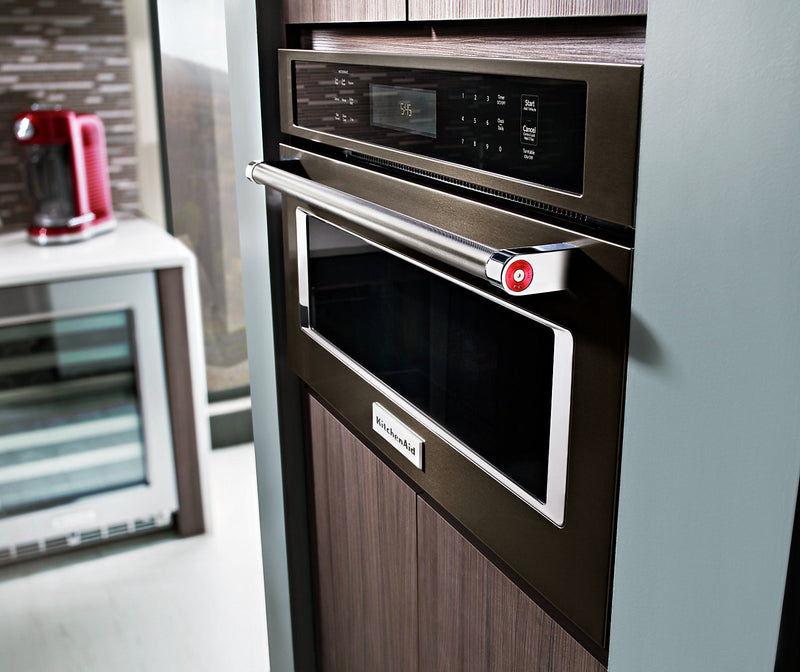 Four à micro-ondes encastré KitchenAid de 1,4 pi³ avec cuisson à 900 W - acier inoxydable noir avec fini PrintShieldMC - KMBP100EBS