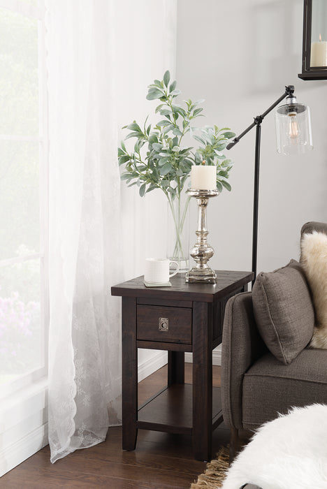 Table de fauteuil rustique Konagrove de 16 po avec rangement et tablette - bois brun foncé