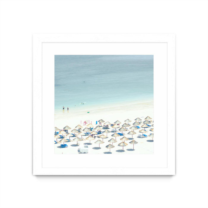 Œuvre d’art murale encadrée blanche et mate « Sesimbra I » 30 x 30