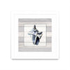 Œuvre d’art murale encadrée blanche et mate « Muted Blue Sea Conch On Wood » 30 x 30