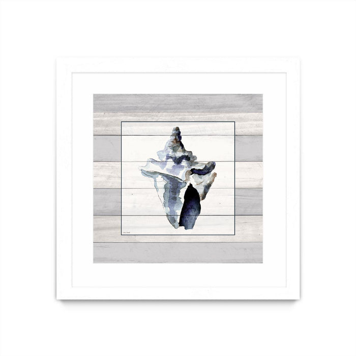 Œuvre d’art murale encadrée blanche et mate « Muted Blue Sea Conch On Wood » 30 x 30
