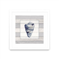 Œuvre d’art murale encadrée blanche et mate « Muted Blue Shell On Wood » 36 x 36