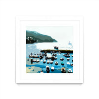 Œuvre d’art murale encadrée blanche et mate « Boats » 30 x 30