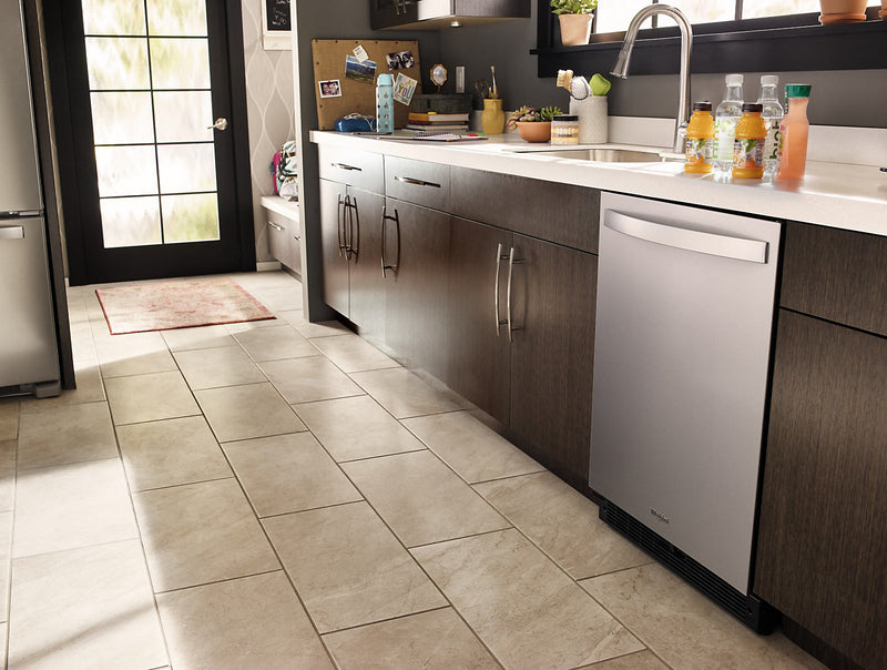 Réfrigérateur Whirlpool de 5,1 pi³ et de 24 po sous le comptoir - acier inoxydable résistant aux traces de doigts - WUR50X24HZ