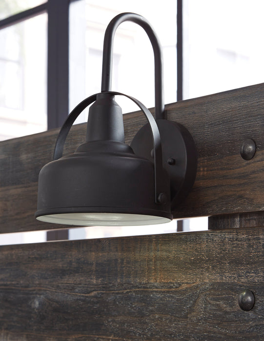 Ensemble de chambre à coucher Abby 6 pièces avec lit de rangement latéral, commode, miroir, table de nuit, éclairage à DEL et port USB, brun - format grand lit