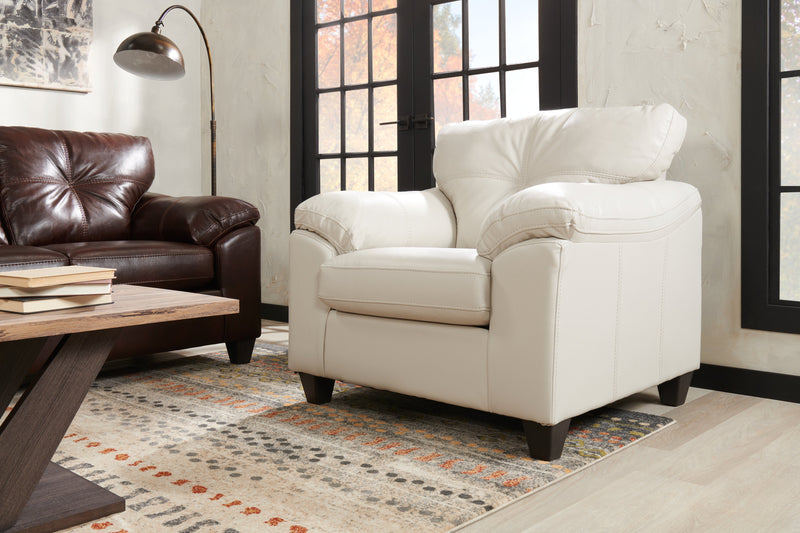 Fauteuil Addison de 42 po fabriqué au Canada en tissu d’apparence cuir avec coussin de siège amovible et capitonnage - beige