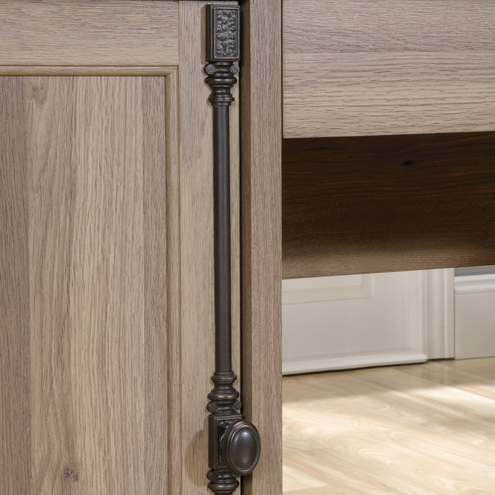 Bureau en coin en forme de L Barrister Lane de 68,88 po à 3 tiroirs avec armoire - chêne salé