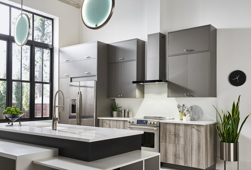 Hotte cheminée pyramidale Broan Designer de 30 po avec panneau en verre noir - BWT1304SSB