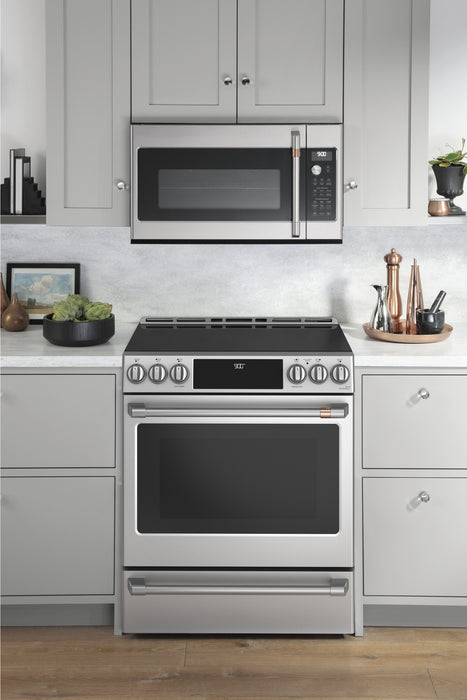 Cuisinière intelligente à induction Café de 5,7 pi³ avec convection européenne véritable et grilles autonettoyantes - acier inoxydable - CCHS900P2MS1