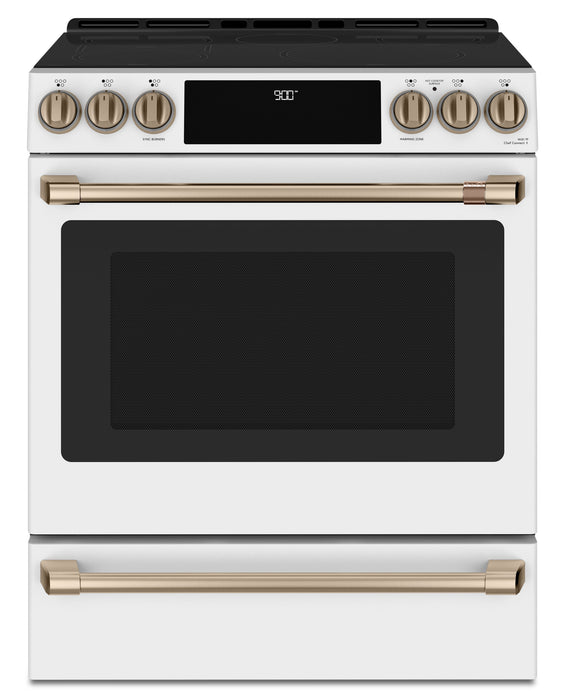 Cuisinière intelligente à induction Café de 5,7 pi³ avec convection européenne véritable et grilles autonettoyantes - blanc mat - CCHS900P4MW2