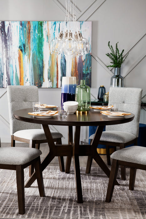 Ensemble de salle à manger Chelsea 5 pièces avec table ronde de 48 po (L) et 4 chaises grises - gris et brun