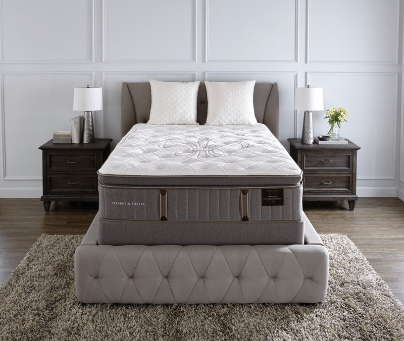 Ensemble matelas à Euro-plateau Eastminster de Stearns & Foster pour lit double