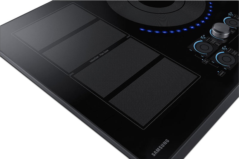 Surface de cuisson à induction intelligente Samsung de 36 po à 5 éléments avec zone polyvalente et technologie Virtual FlameMC - acier inoxydable noir - NZ36K7880UG/AA