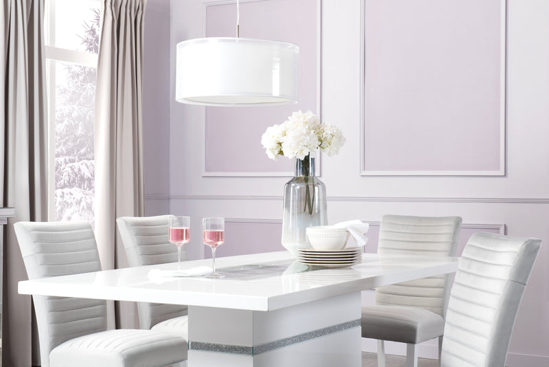 Ensemble de salle à manger somptueux Garbo 5 pièces avec table de 78,75 po (L), incrustation de verre, base piédestal et 4 chaises - blanc