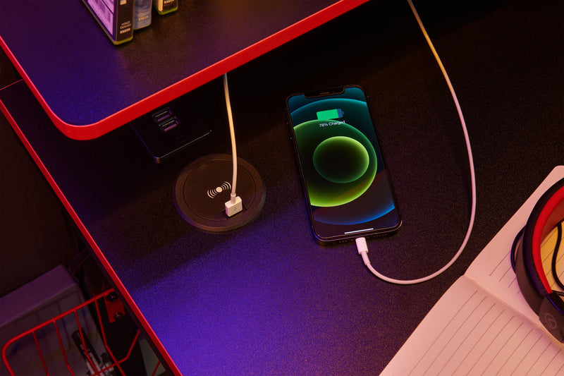 Bureau de jeu Herman de 50 po - noir avec bordure rouge